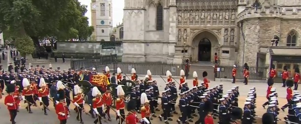 Погребението на кралица Елизабет Втора  
КАКВО СЕ СЛУЧВА ДО МОМЕНТА 10 00
